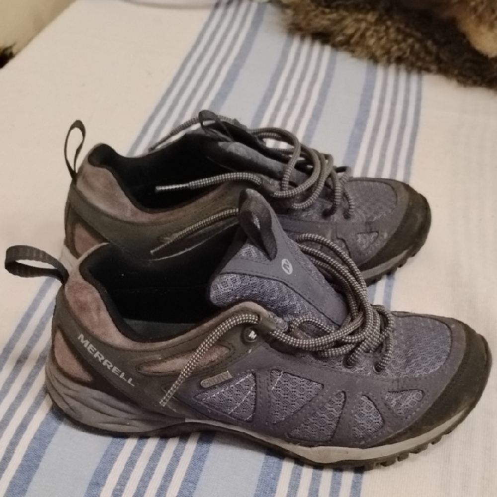Merrell Women's Black and Gray Athletic Shoes